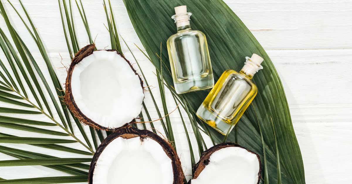 aceite de coco sobre hoja de pamlera
