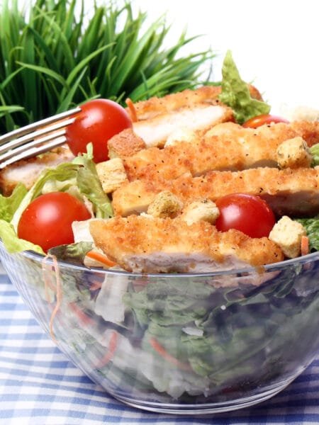 Healthy salad with chicken and vegetables