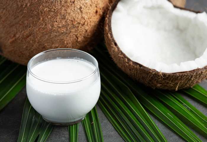 Leche de coco como fuente natural de nutrición y energía saludable